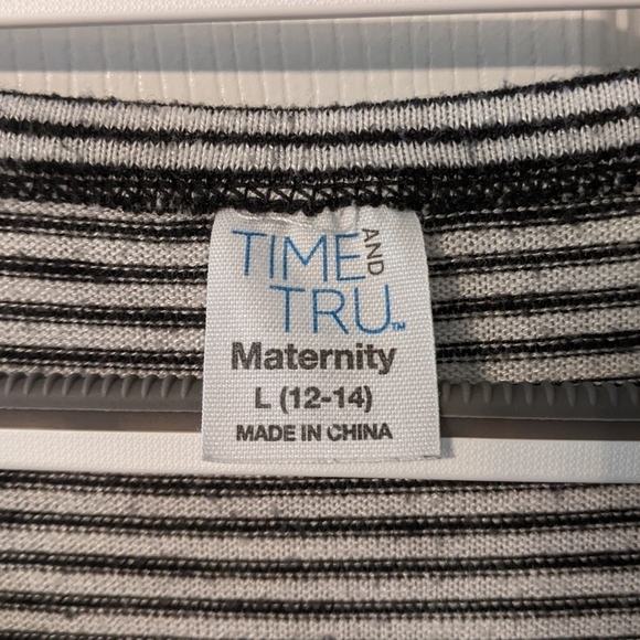 Cozy Black and White Striped 1/4 Button Maternity Top Size Large (12-14) - Picture 2 of 7